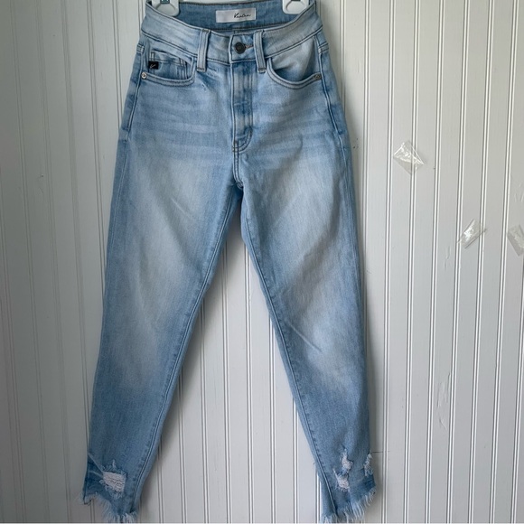 KanCan Distressed 5-pocket Jeans ( Size 0/23) Awesome Look with Anything! - Picture 3 of 8
